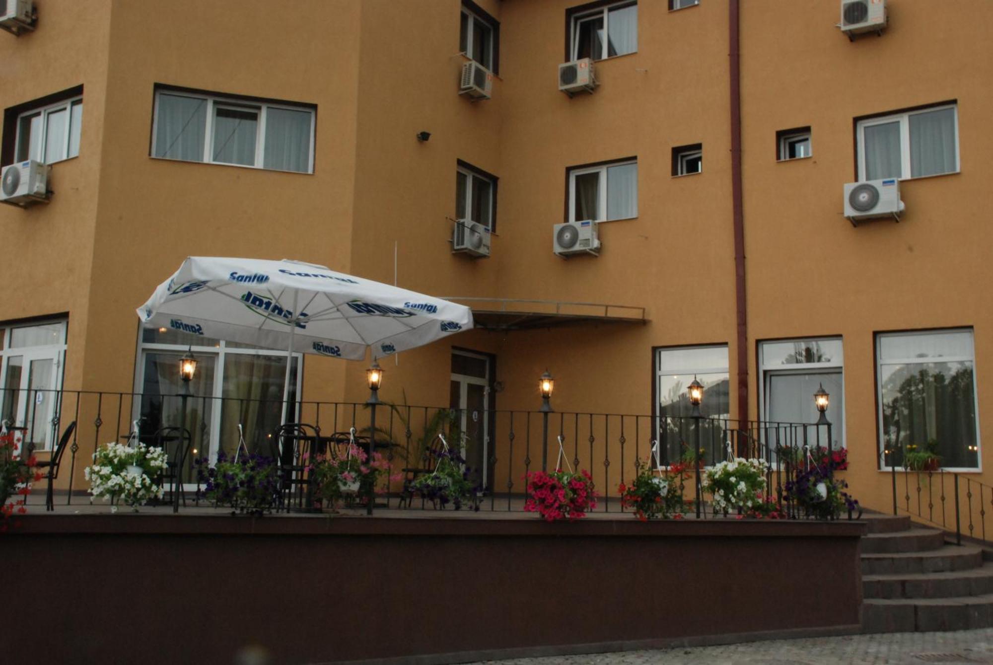 Hotel Liliacul Cluj-Napoca Exterior photo